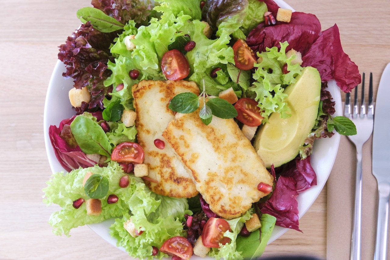 Avokádo Halloumi Salát